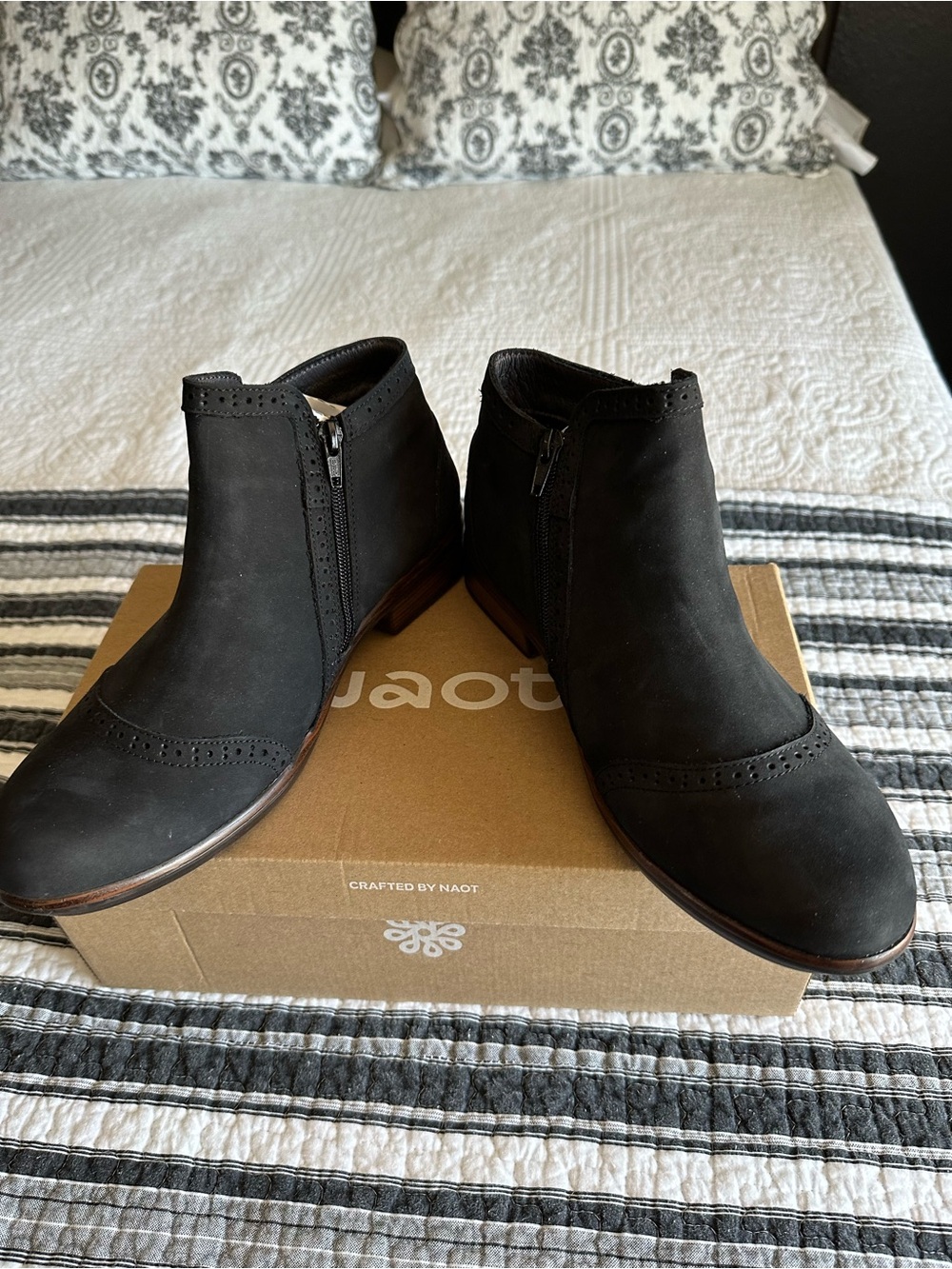 Naot Nefasi Black Velvet Nubuck Ankle Booties | EU 41 | NWT